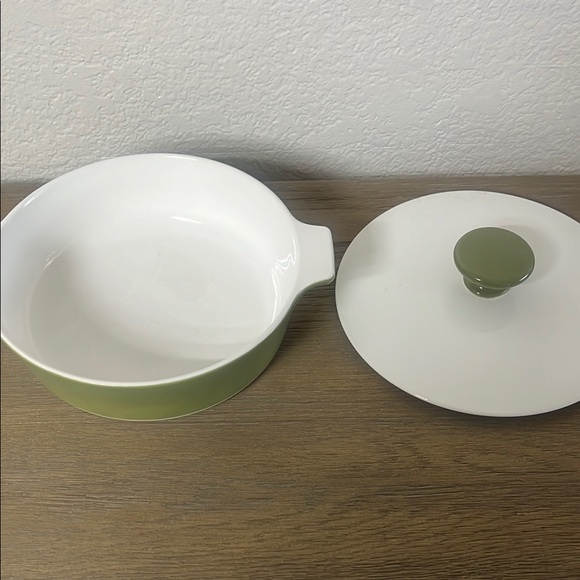 Vintage Corningware 1 QT Green and White Casserole Dish - Picture 2 of 3